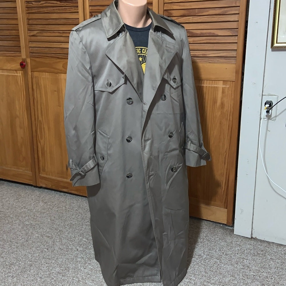 London Fog Towne trench coat 38 short with belt and fleece liner taupe excellent